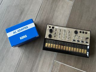 （分類：）位於 。 由 schmoo101 提交（商品編號 1220041925，圖片 1）。簡介： 。