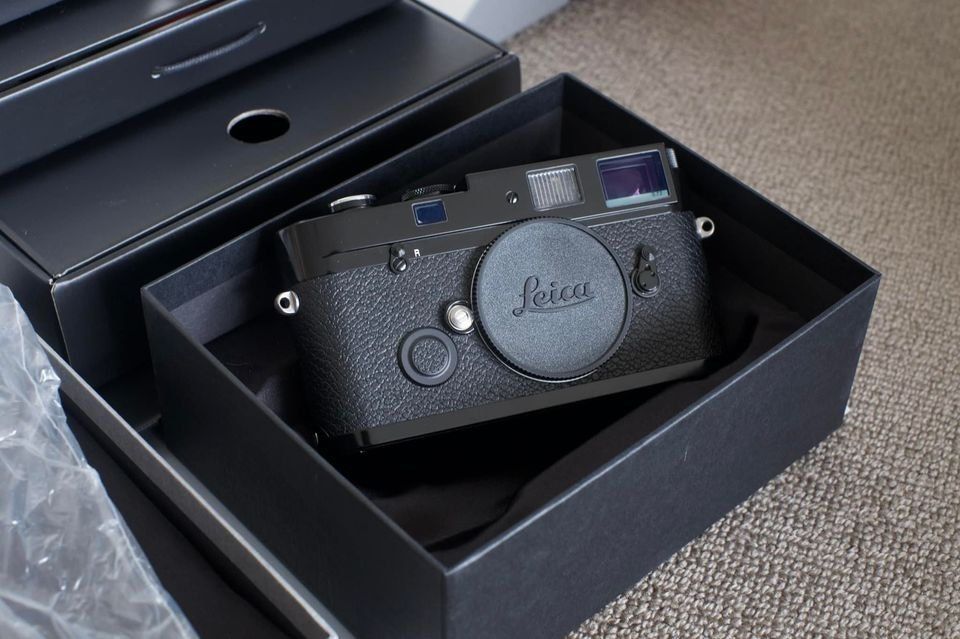 Leica MP black paint, Photography, Cameras on Carousell