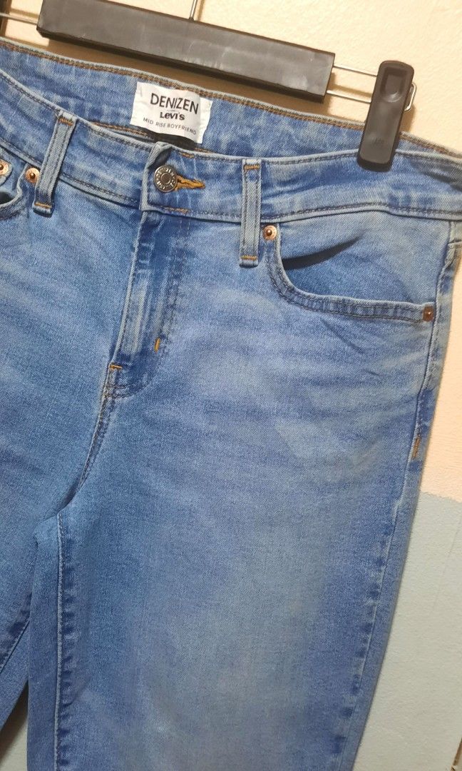 LEVI'S Denizen Mid-rise Cropped Boyfriend Jeans, Women's Fashion, Bottoms,  Jeans on Carousell