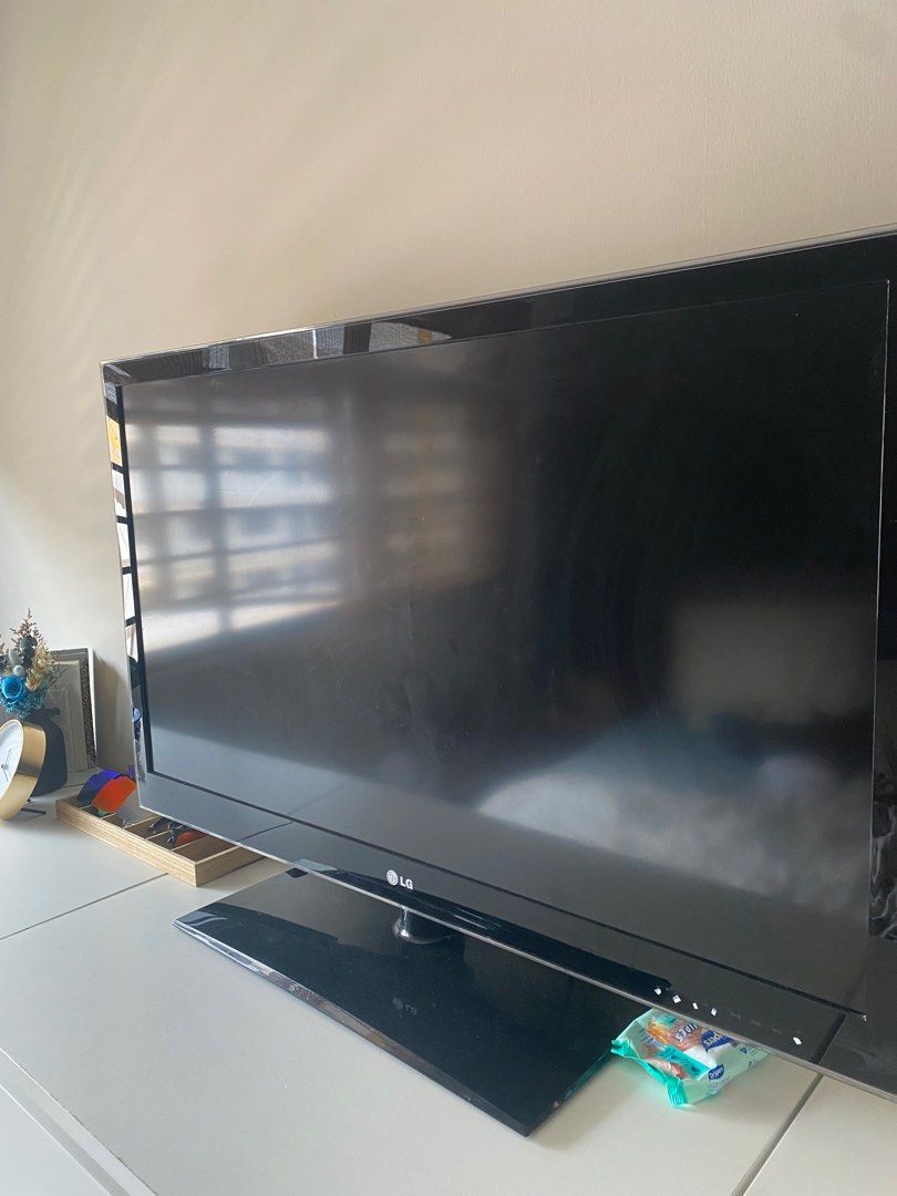 LG 40 Inch Tv, TV & Home Appliances, TV & Entertainment, TV on Carousell