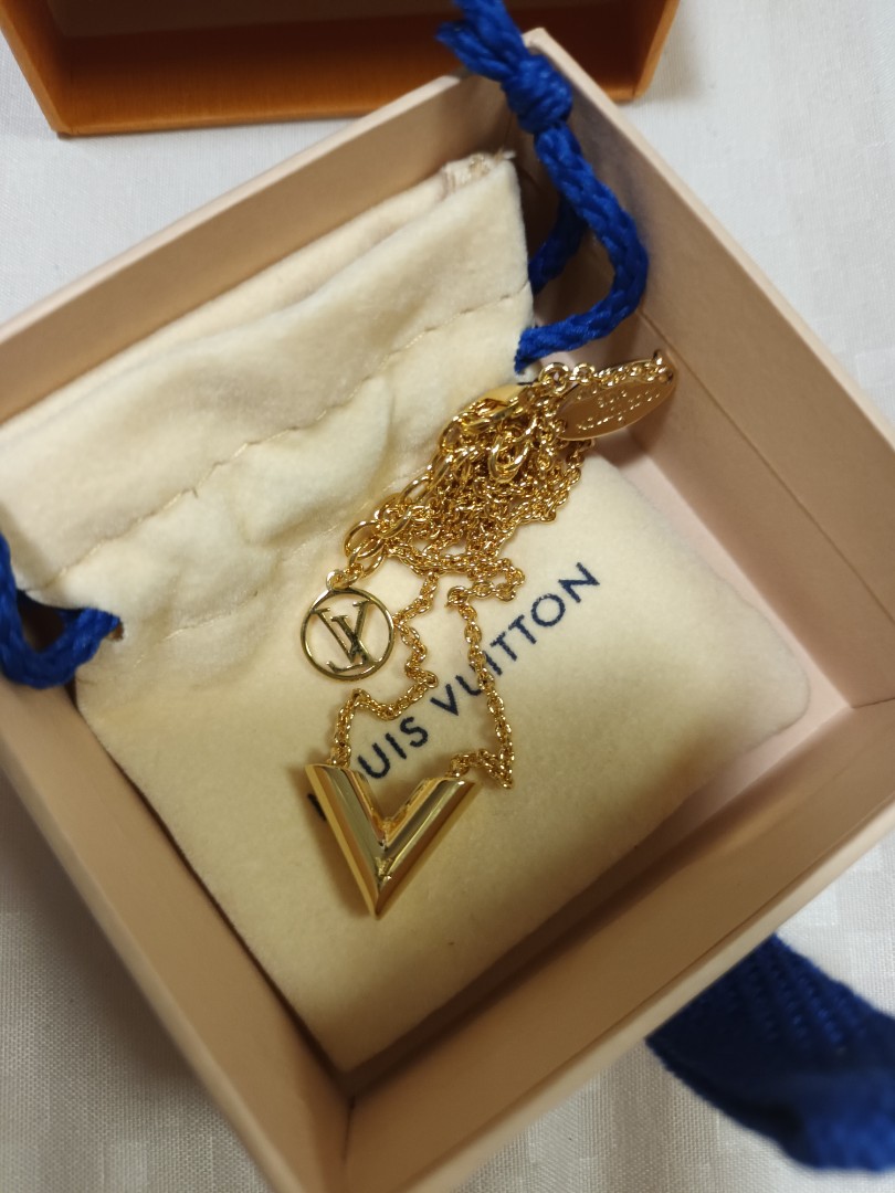 Louis Vuitton LV Essential V Necklace, Luxury, Accessories on Carousell