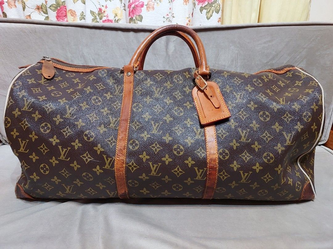 Lv traveling Bag (Category: Luxury Bags & Wallets) located in Cavite. Submitted by mikascollections (Listing ID 1219977584, Image 1). Description: Traveling Bag Medyo pagod na si Lv mga sesh Pls. See.pics nalang for details Pero taga California ang dating may ari Bahala na kayo humusga 🤣 Pag ito bag mo besh magtravel SHALLA ka besh 😃.