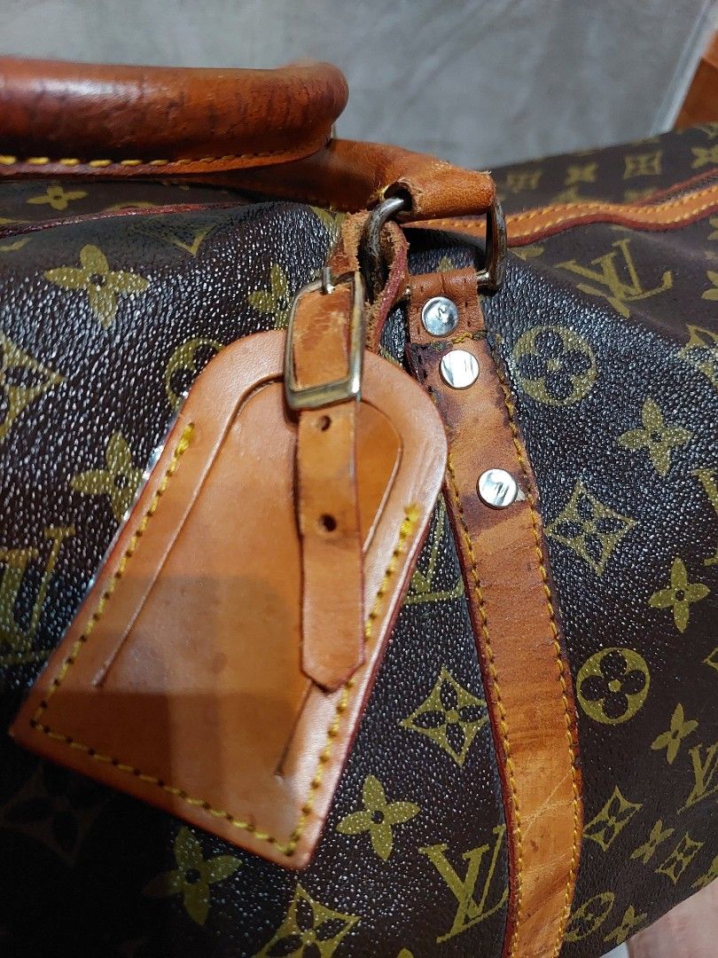 Lv traveling Bag (Category: Luxury Bags & Wallets) located in Cavite. Submitted by mikascollections (Listing ID 1219977584, Image 3). Description: Traveling Bag Medyo pagod na si Lv mga sesh Pls. See.pics nalang for details Pero taga California ang dating may ari Bahala na kayo humusga 🤣 Pag ito bag mo besh magtravel SHALLA ka besh 😃.