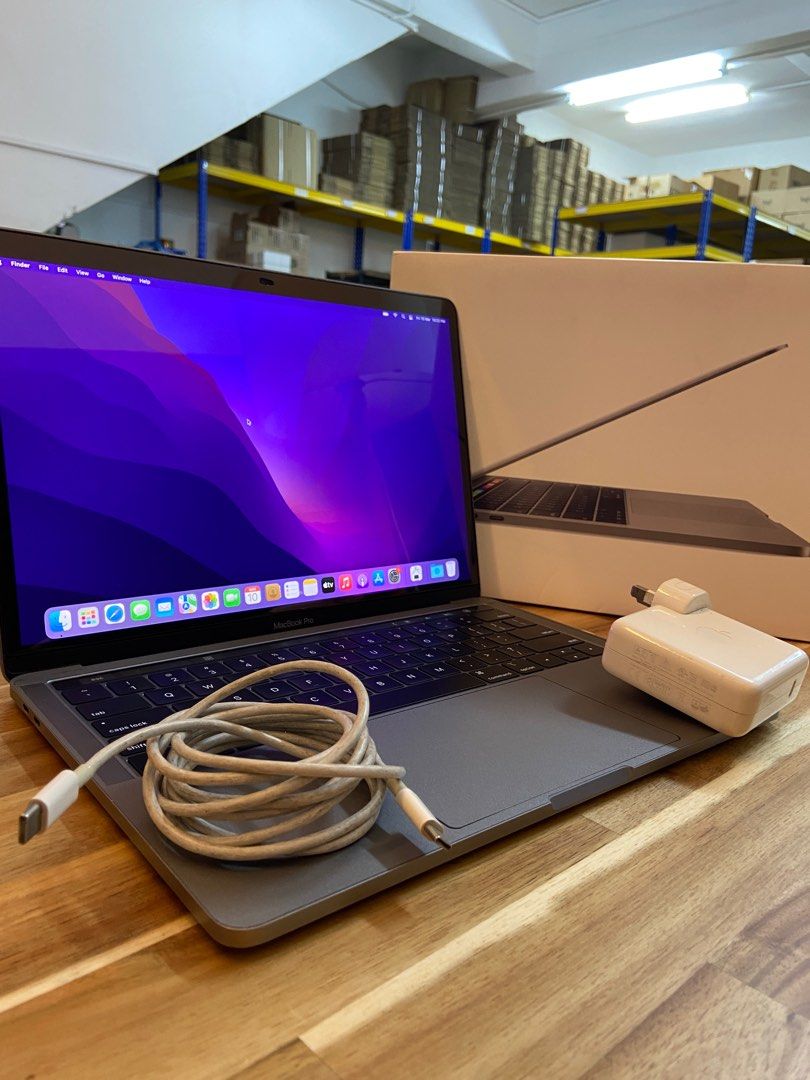 Macbook Pro 2019 13 inch 8 256GB 1.4Ghz Quad Code i5 Computers