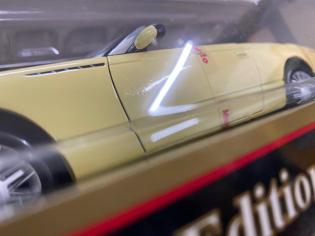 Maisto Ford Thunderbird Show Car 2002 Jaune - 1/18 - État Très Bon - Sans Boîte