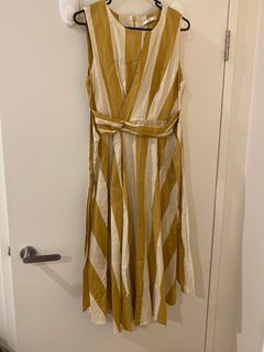 (Category: ) located in . Submitted by lovewardrobe (Listing ID 1219946883, Image 1). Description: .