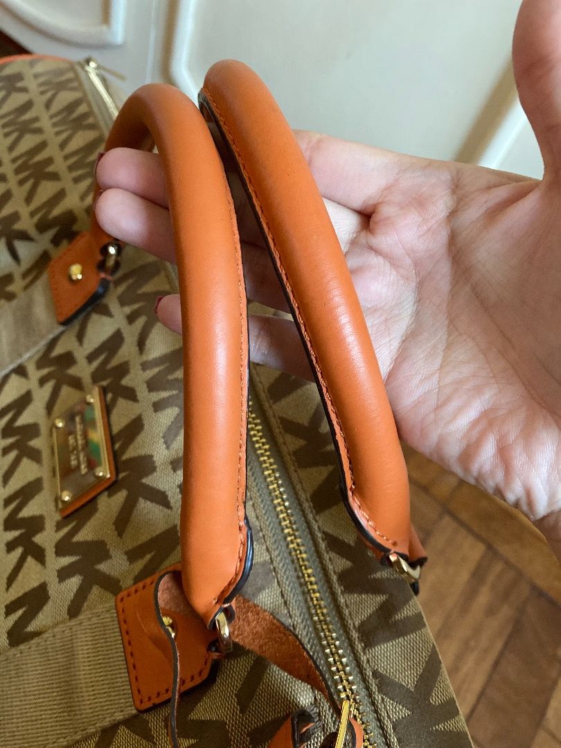Michael Kors Duffle Bag (Category: Luxury Bags & Wallets) located in Las Pinas. Submitted by taqm. (Listing ID 1219940961, Image 3). Description: Michale Kors Duffle Bag .