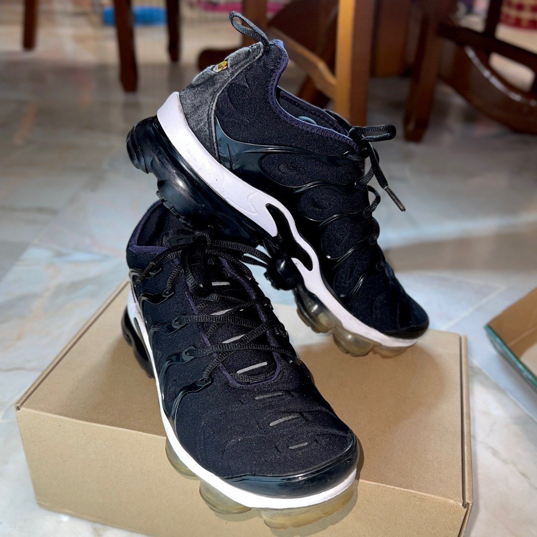 Nike air vapormax plus overbranding black hotsell