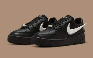 (Category: ) located in . Submitted by sneakerconcept (Listing ID 1220037912, Image 1). Description: .