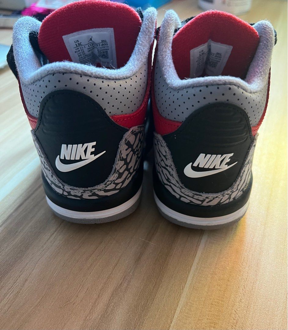 Red nikes kids shop