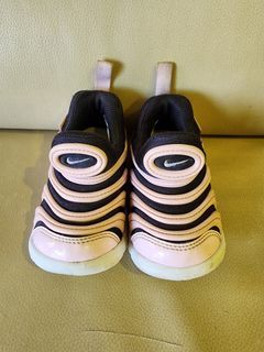 Nike kids baby infant shoes dynamo free size 6C
