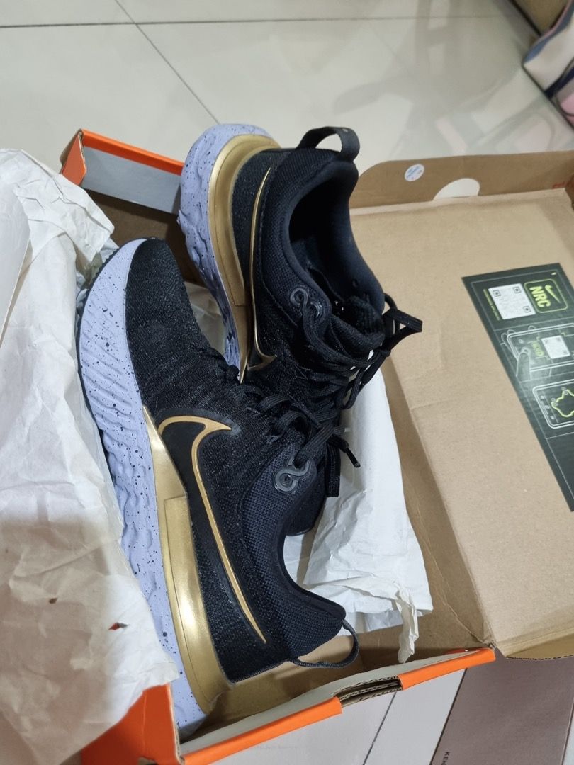 NIKE REACT INFINITY RUN FLYKNIT SHOES (Category: Sneakers) located in Makati City. Submitted by bougette (Listing ID 1219930360, Image 3). Description: RFS: Too small. Almost new, used it used only once. Best fit 6.5-7. shipping c/o buyer. Payment via GCash .