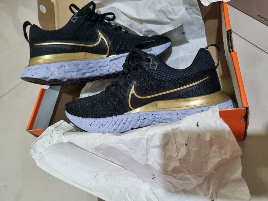 NIKE REACT INFINITY RUN FLYKNIT SHOES (Category: Sneakers) located in Makati City. Submitted by bougette (Listing ID 1219930360, Image 2). Description: RFS: Too small. Almost new, used it used only once. Best fit 6.5-7. shipping c/o buyer. Payment via GCash .