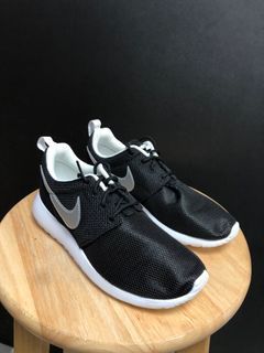 Nike Roshe One Run Gs Brand New Women