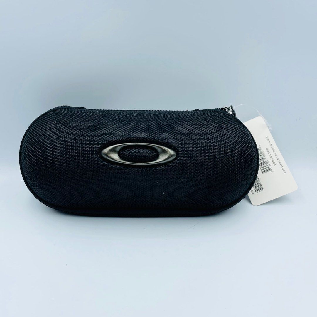 Oakley Large Soft Vault, Men's Fashion, Watches Accessories