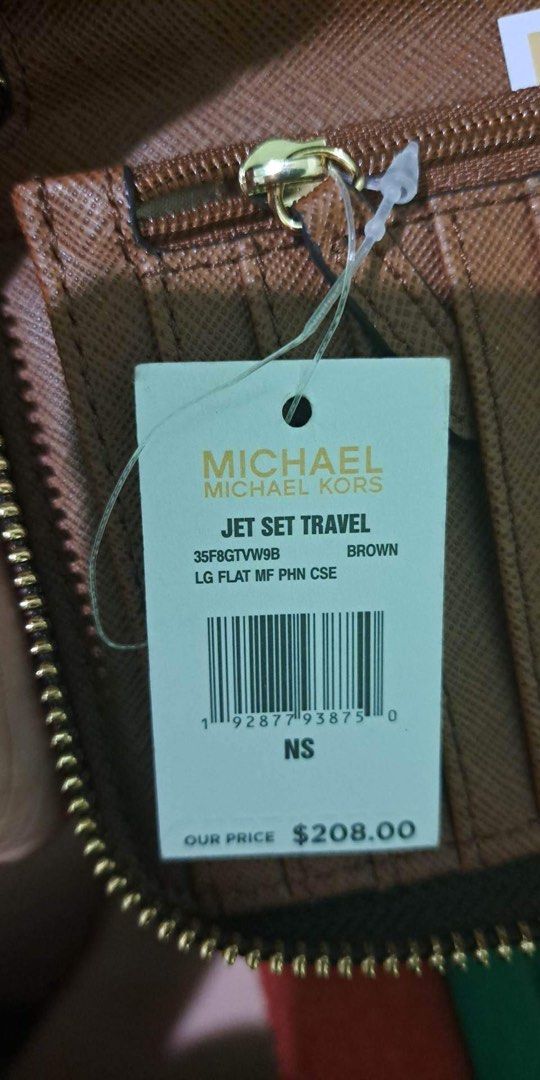 Original Michael Kors Wallet Brandnew (Category: Wallets & Card holders) located in Makati City. Submitted by authenticstuffff (Listing ID 1219964536, Image 3). Description: .