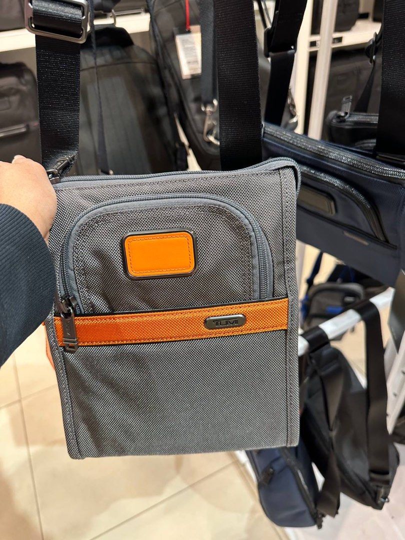 Tumi pocket hotsell bag small