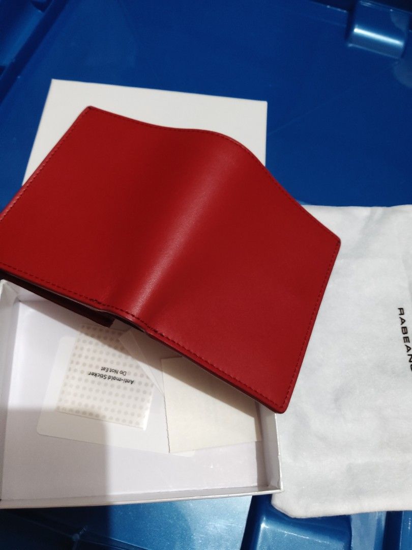 rabeanco Wallet 短銀包 （分類：銀包、卡片套）位於 Hong Kong。 由 keencrystal.6d3e73 提交（商品編號 1220089388，圖片 2）。簡介： 長青款這品牌皮料有保證……包平邮。