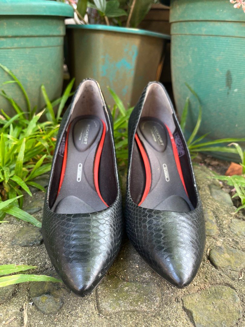 Rockport total motion cheap pointed toe pump
