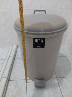 Rubbish bin trash bin waste bin