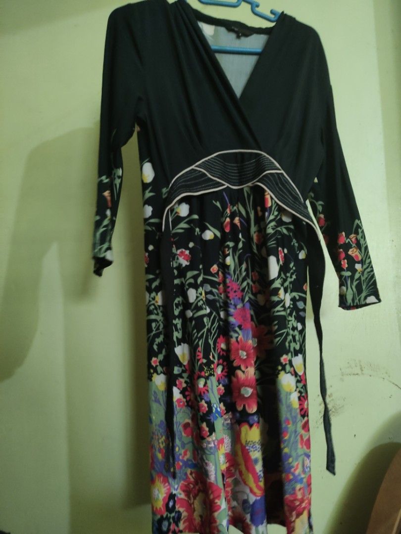 Sale Dress. BCBG Maxazria. Size 6. Firts XS-Semi L frame (Category: Dresses) located in Del Monte. Submitted by lovemommyandkids (Listing ID 1219974221, Image 1). Description: Sale Dress - Sale Dress. BCBG Maxazria. Size 6. Firts XS-Semi L frame BCBG Maxazria This is my preloved clothing nung payat pa ako. Once ko lang nagamit then di ko na nasuot ulit. No flaws. I can give discounts pag marami ang bibilhin. ☺️ Please see my listings for freebie 