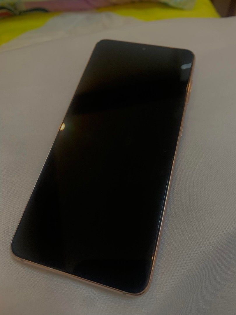 Samsung Galaxy S21 Rush (Category: Samsung) located in Caloocan City. Submitted by ivandenlordreyes34530 (Listing ID 1220060733, Image 2). Description: Samsung Galaxy S21 5G 256GB Color: Phantom Violet ✅ 64MP Primary Camera ✅ 10MP Dual Pixel Selfie Camera ✅ 6.3 inches ✅ RAM 8GB, ROM 256 GB ✅ Exynos Octa-core processor ✅ LTE and 5G Certified ✅ 4000 mAh ‼️INCLUSIONS‼️ ✅ Fast charger ✅ Earphones ✅ Pin Ejector ✅ Free case Meetups: Sta. Rosa/Calamba/C