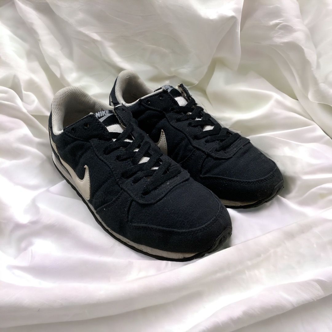 Nike genicco canvas hotsell