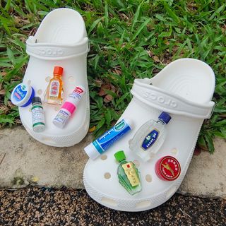 White outlet flower crocs