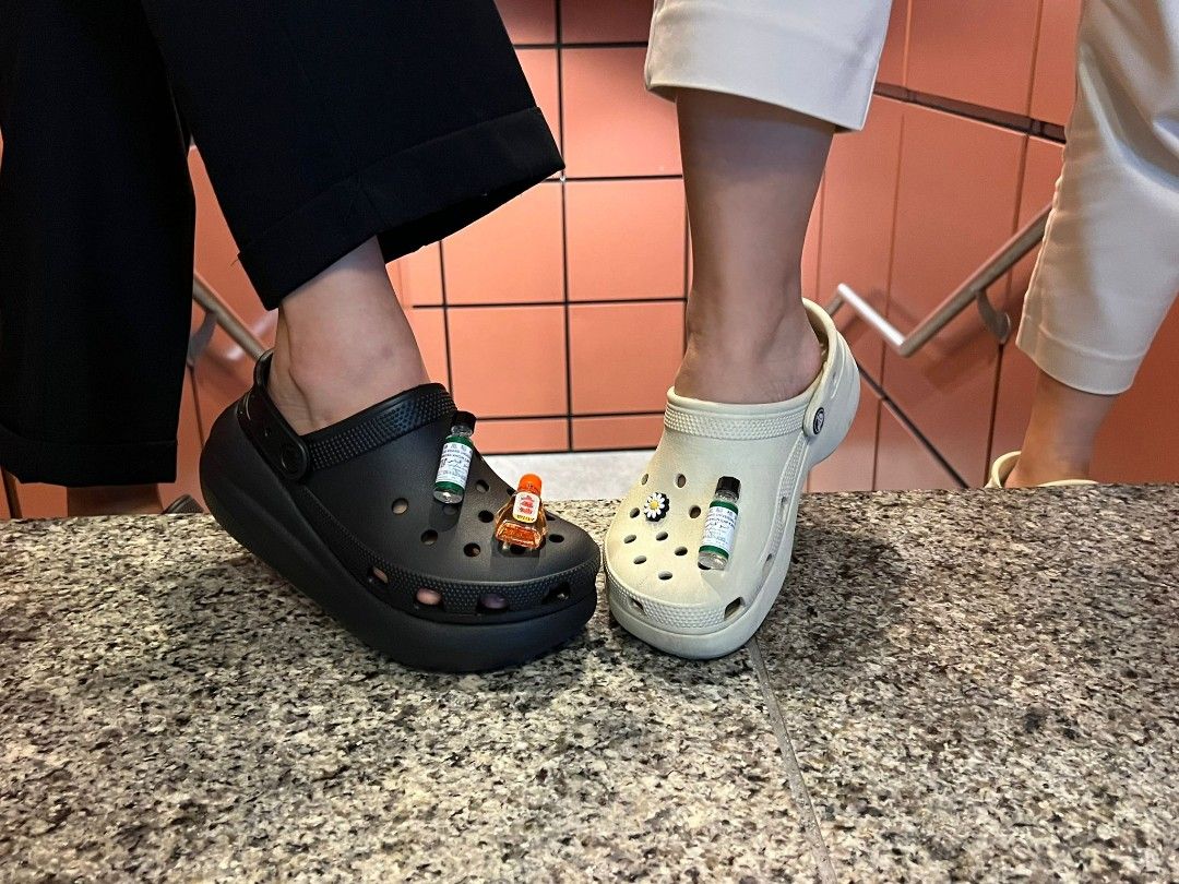 White flower new arrivals crocs