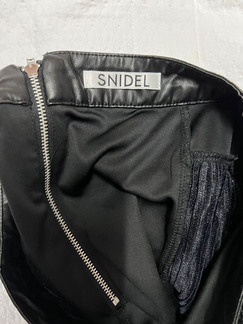 Snidel （分類：裙）位於 Hong Kong。 由 sayci 提交（商品編號 1220109320，圖片 3）。簡介： 。