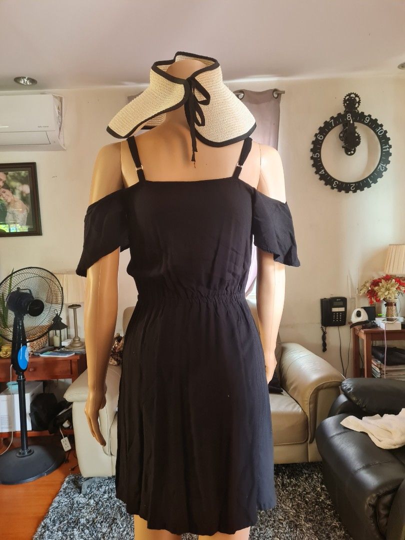 Summer Off-shoulder Black Dress + Sun Visor Hat (Category: Dresses) located in Dasmarinas. Submitted by iConiC_Collection (Listing ID 1219960026, Image 2). Description: buy in set sun visor hat- foldable, very cute, just wore in Bora 1x dress - light soft fabric, was not use. bought in Bali, Indonisia as souvenir but did not fit me.