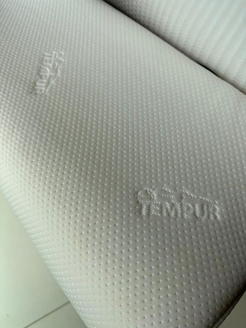 Tempur Original Pillow (XL), Furniture & Home Living, Bedding & Towels