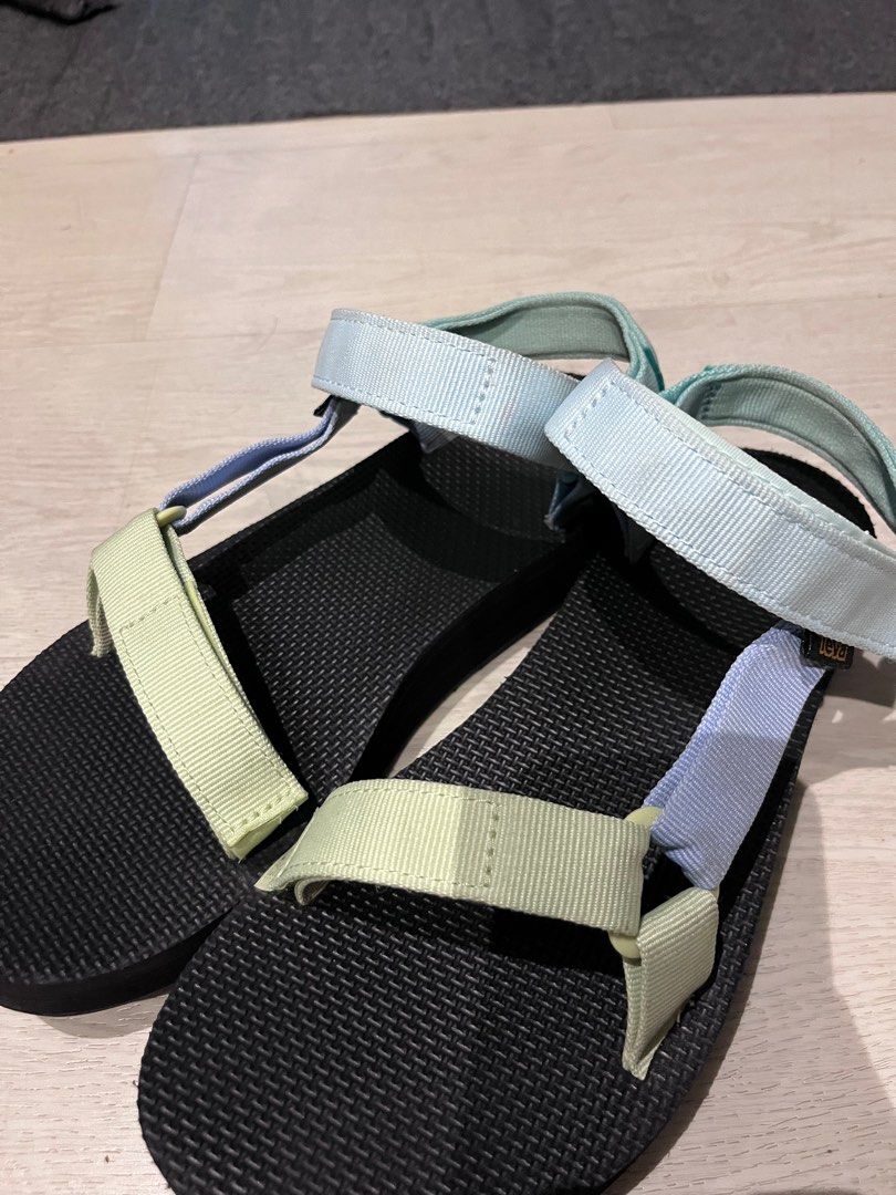 Chunky discount teva sandals