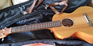 UMA 26" Ukulele