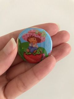 Vintage: BNWOT strawberry shortcake badge (mini)
