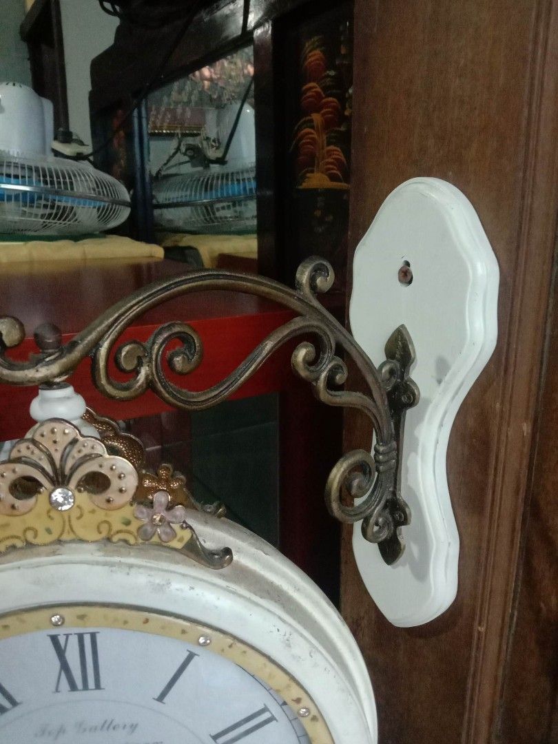 Vintage Hanging Clock, Hobbies & Toys, Memorabilia & Collectibles