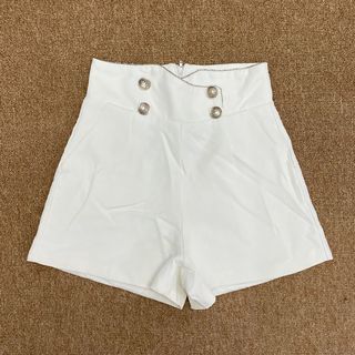 White Highwaist Cotton Shorts