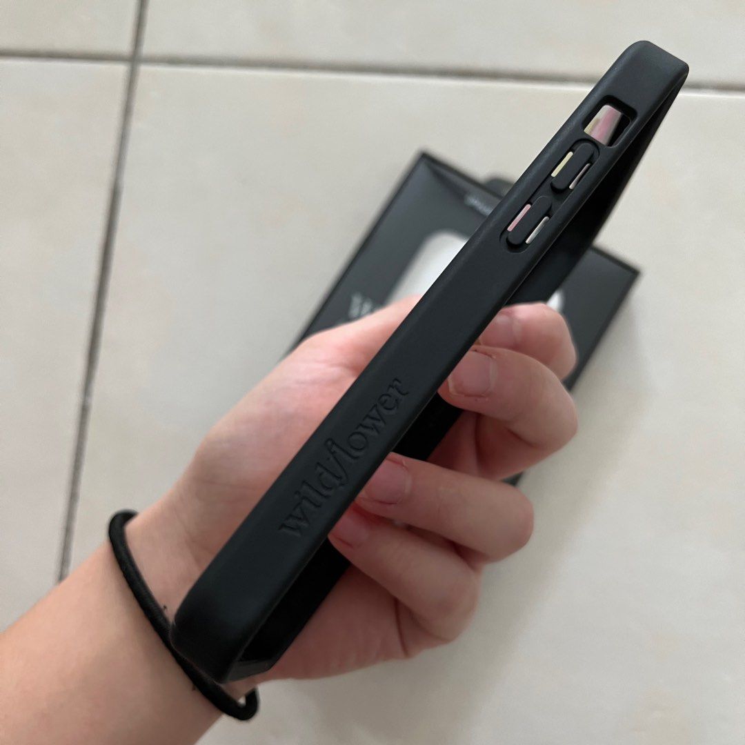 Wildflower Groovy Mushroom Case, Mobile Phones & Gadgets, Mobile