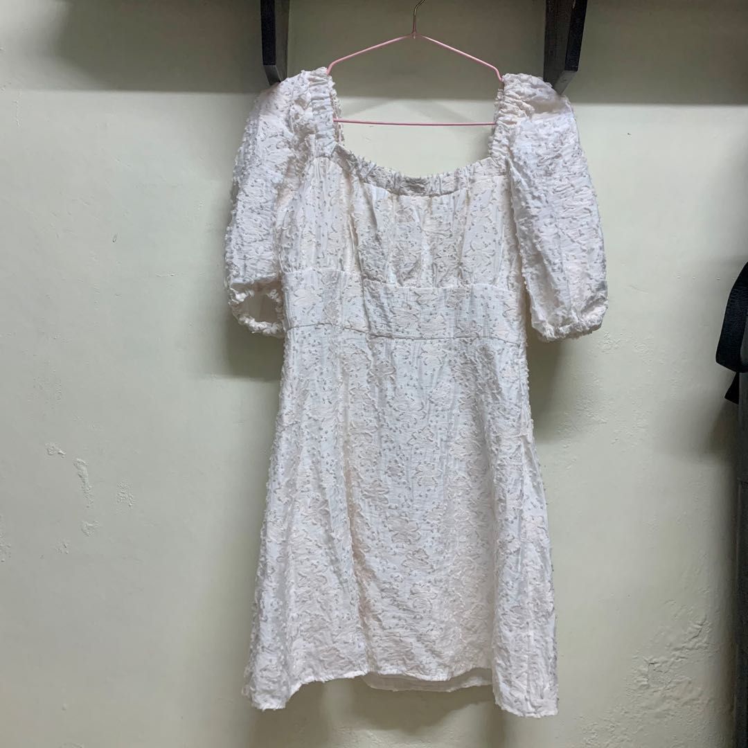 Zara Puff Sleeve Dress (Category: Dresses) located in Caloocan City. Submitted by goodaffinds (Listing ID 1220012735, Image 3). Description: Authentic Zara -Zara Puff Sleeve Textured Dress -super puffy sleeves - modern filipiniana vibe -classy and cute ww!! -no flaws -used once only -pm for ww.