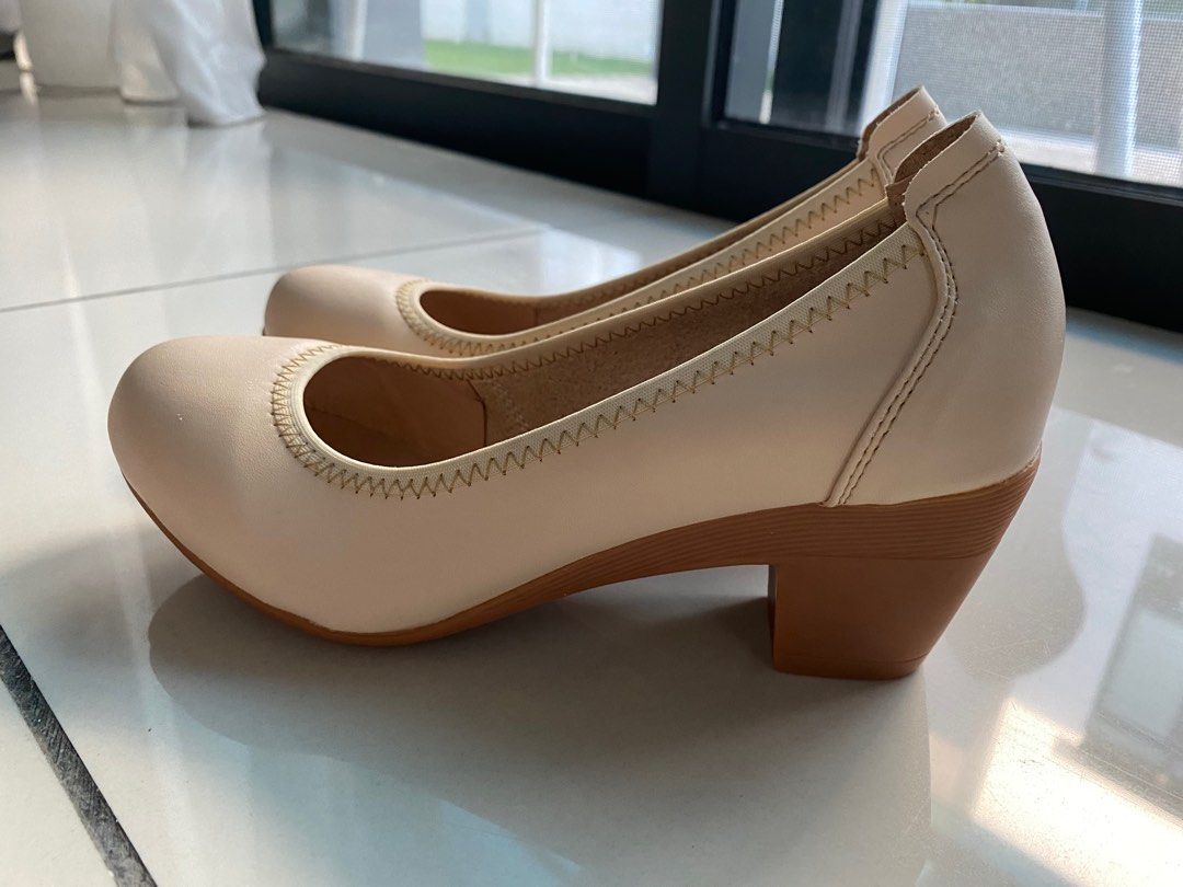 32 Small size women shallow mouth  medium heel professional work shoes  soft sole thick heel shoes beige, Women's Fashion, Footwear, Heels on  Carousell