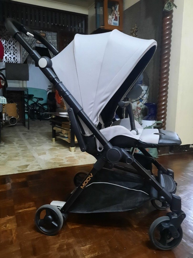 Akeeva Moov / Akeeva Luxury Baby Stroller (Category: Strollers) located in Las Pinas. Submitted by chelhq (Listing ID 1219185404, Image 1). Description: Repriced from P8,000 to P6,500 as of 03.12.23! •compact and travel-friendly •with front-facing parent handle! •XL wide canopy with zippered breathable mesh (for airflow) •wheel suspension •cushioned seat and backrest •full and wide backrest for comfort •with basket at the bottom •easy fold and st