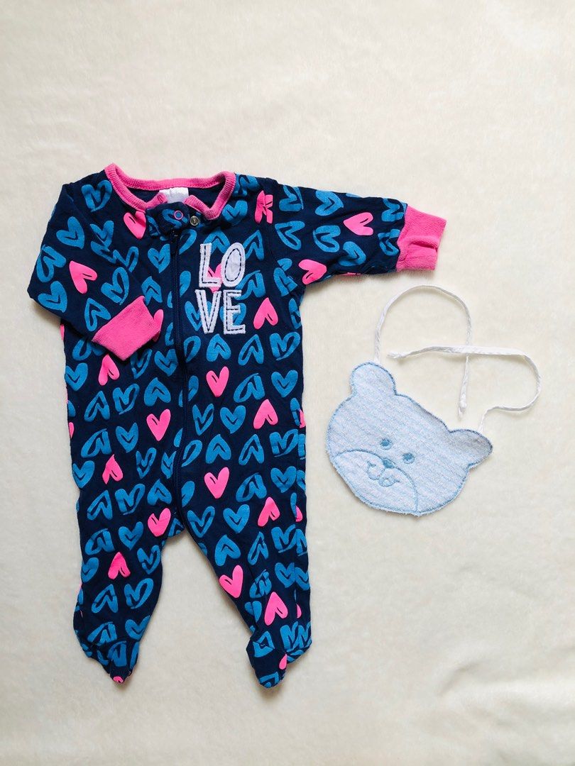 Baby clothes (Jumpsuit) (Category: Babies & Kids Fashion) located in Caloocan City. Submitted by gorgzel (Listing ID 1220191902, Image 1). Description: Decluttering SALE!!! 0-3months NEVER WORN (outgrown in the closet) (Bib not included) NO ISSUES UNLESS STATED 💖 With 2 clothes freebies (Minimum amount bought P500).