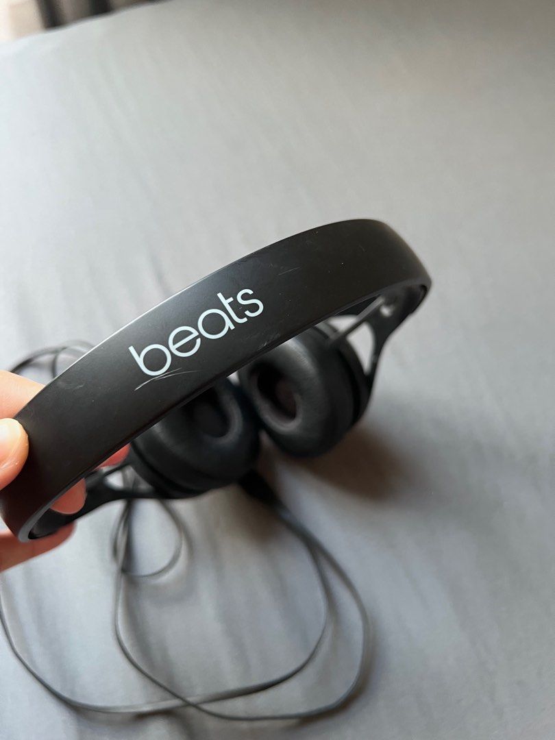 Beats EP wired on-ear headphones Black (Category: Headphones & Headsets) located in Pasig City. Submitted by perl2018 (Listing ID 1220218555, Image 2). Description: Gently used, still works perfectly fine In ear foams aren’t damaged Light scratches on the exterior see pics Adjustable sliders Battery free With microphone MOP Gcash UB BPI No meet ups Pick up at Pasig.