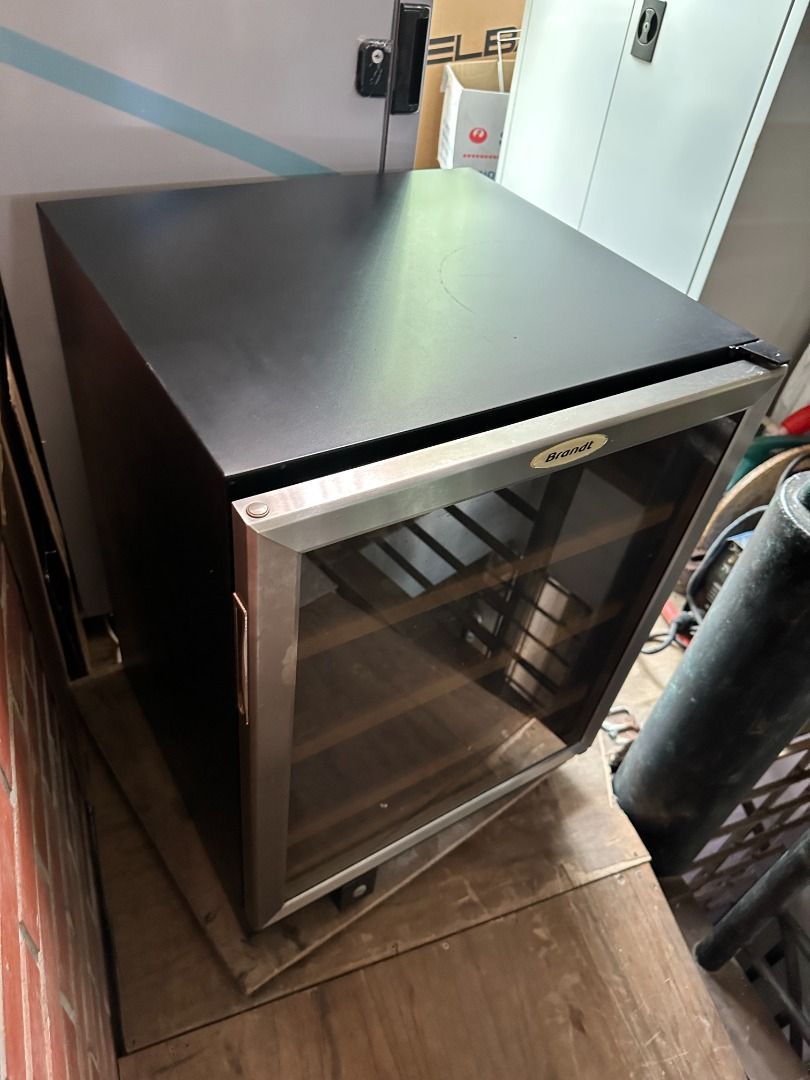 BRANDT 50 Bottles Wine Chiller CAV50X2, TV & Home Appliances, Kitchen