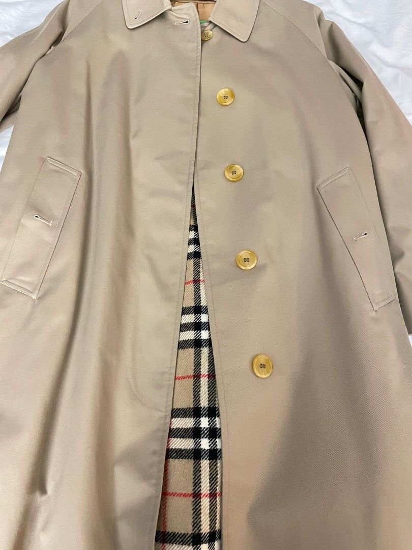 Burberrys Camden Heritage Coat, Women's Fashion, Coats, Jackets and  Outerwear on Carousell