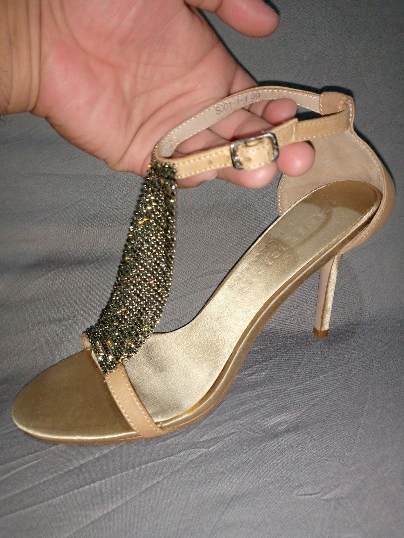 Burberry clearance prorsum heels