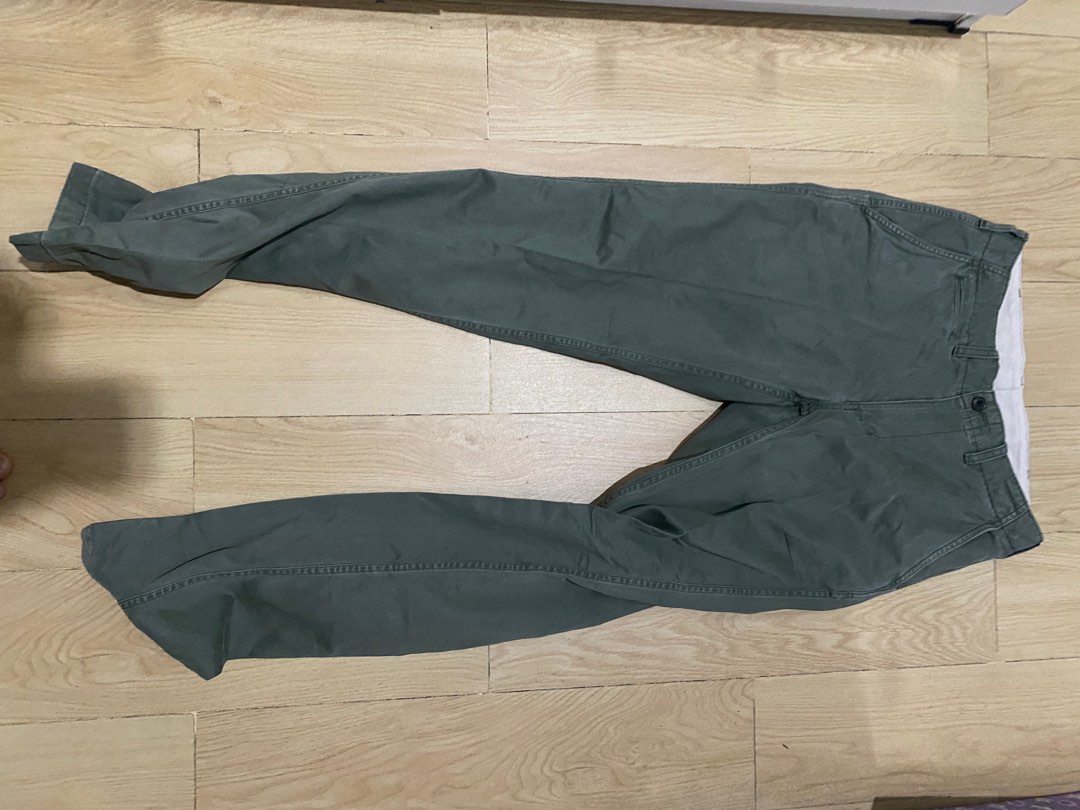 Cargo pants chino green olive Uniqlo on Carousell