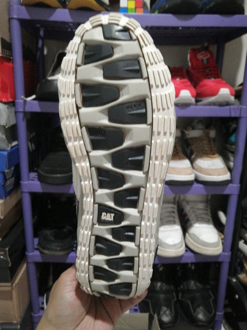 CATERPILLAR Slip On on Carousell