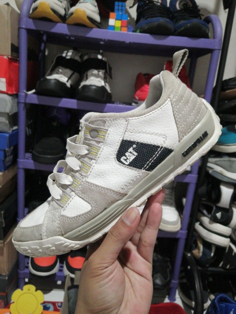 CATERPILLAR Slip On on Carousell
