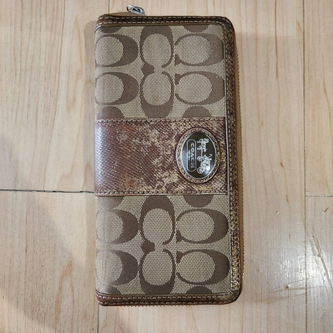 Coach Long Zip Wallet Canvas Khaki (Category: Wallets & Card holders) located in Pasig City. Submitted by mariaspreloved (Listing ID 1220129123, Image 1). Description: coach vintage long zip wallet canvas khaki with gold snake leather details 9/10 condition only issue, replaced zipper.